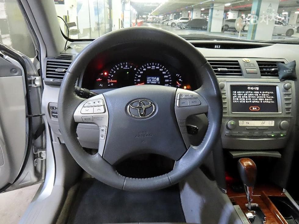 Toyota CamryXLE - 8
