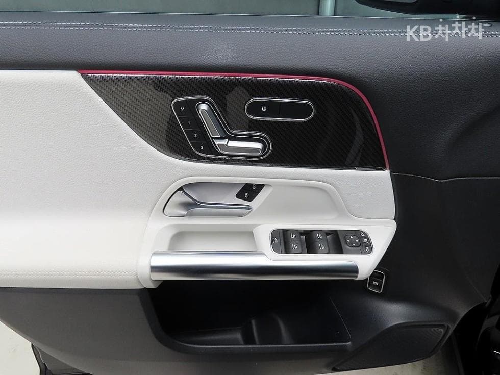 Mercedes-Benz GLA H247250 4Matic Стандартен - 11