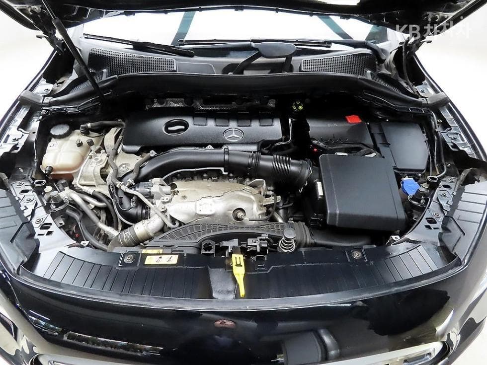 Mercedes-Benz GLA H247250 4Matic Стандартен - 19