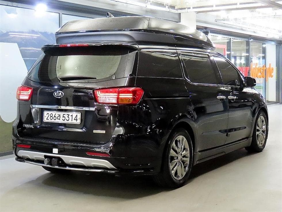 Kia All New Carnival9-seater 2.2 Diesel High Limousine (Carnival) Prestige - 4