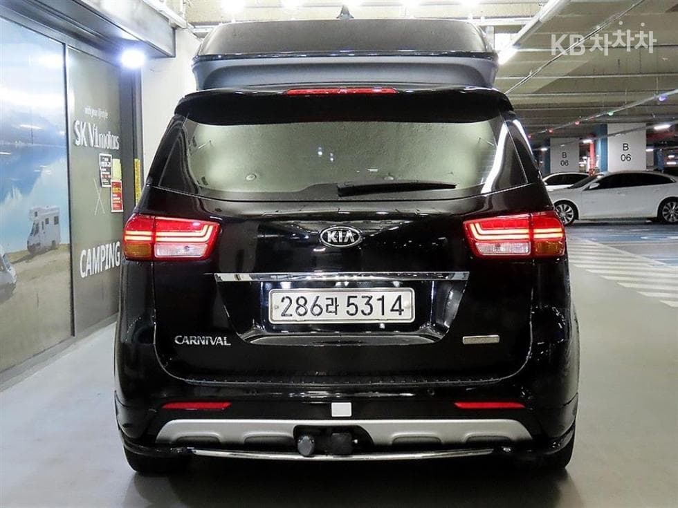 Kia All New Carnival9-seater 2.2 Diesel High Limousine (Carnival) Prestige - 5