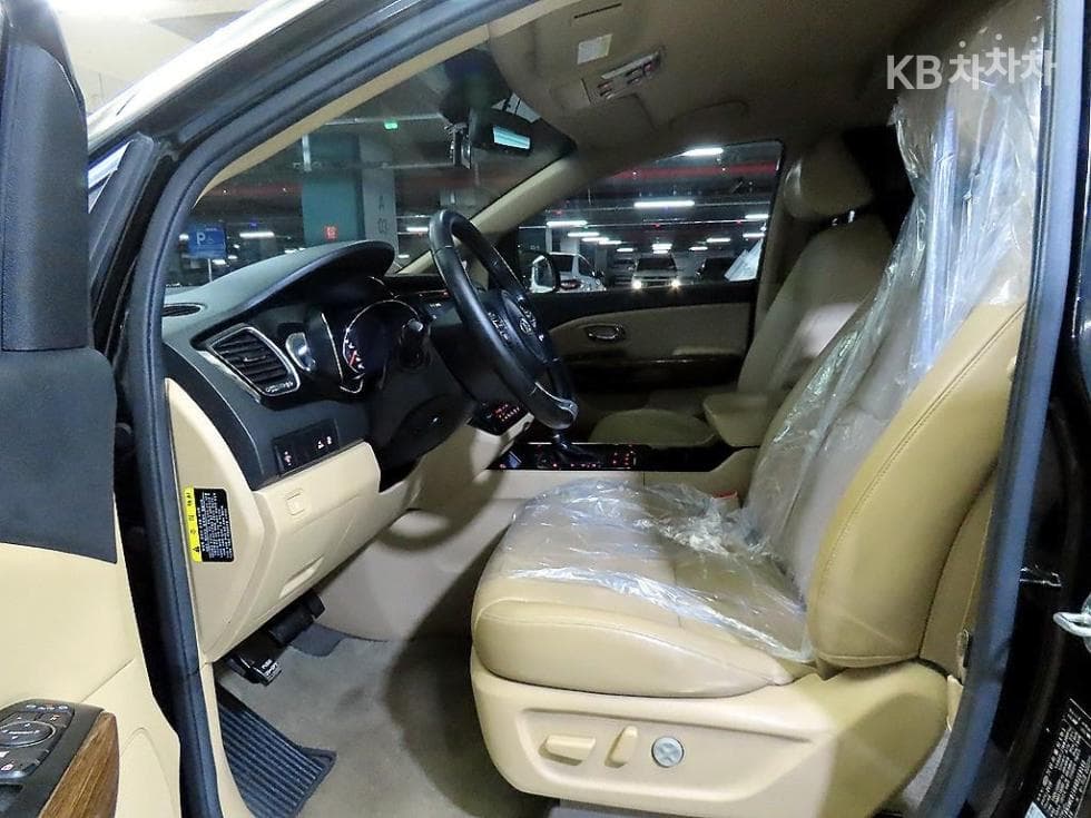 Kia All New Carnival9-seater 2.2 Diesel High Limousine (Carnival) Prestige - 6