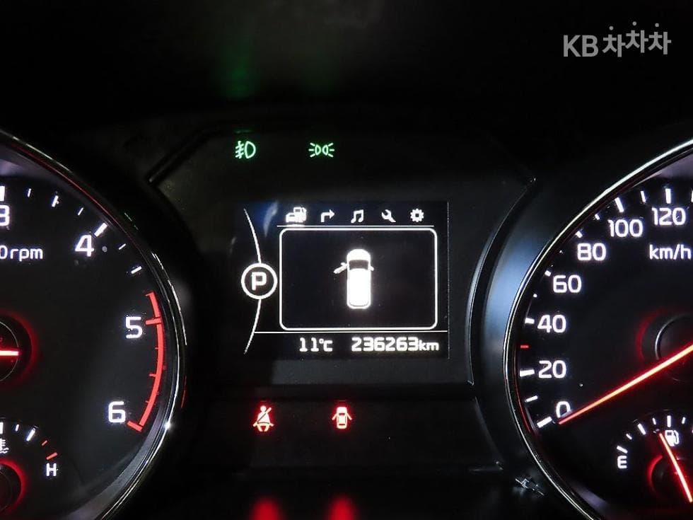 Kia All New Carnival9-seater 2.2 Diesel High Limousine (Carnival) Prestige - 10