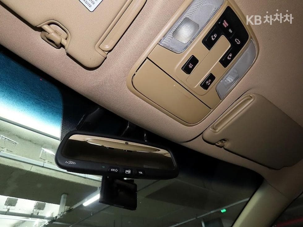 Kia All New Carnival9-seater 2.2 Diesel High Limousine (Carnival) Prestige - 14