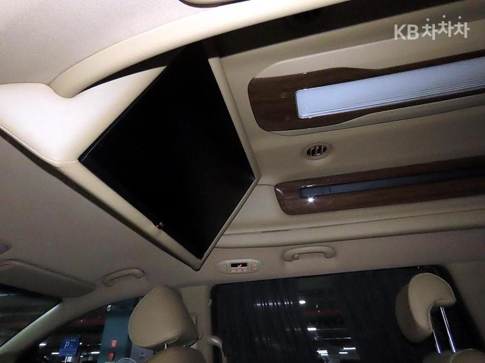 Kia All New Carnival9-seater 2.2 Diesel High Limousine (Carnival) Prestige - 15