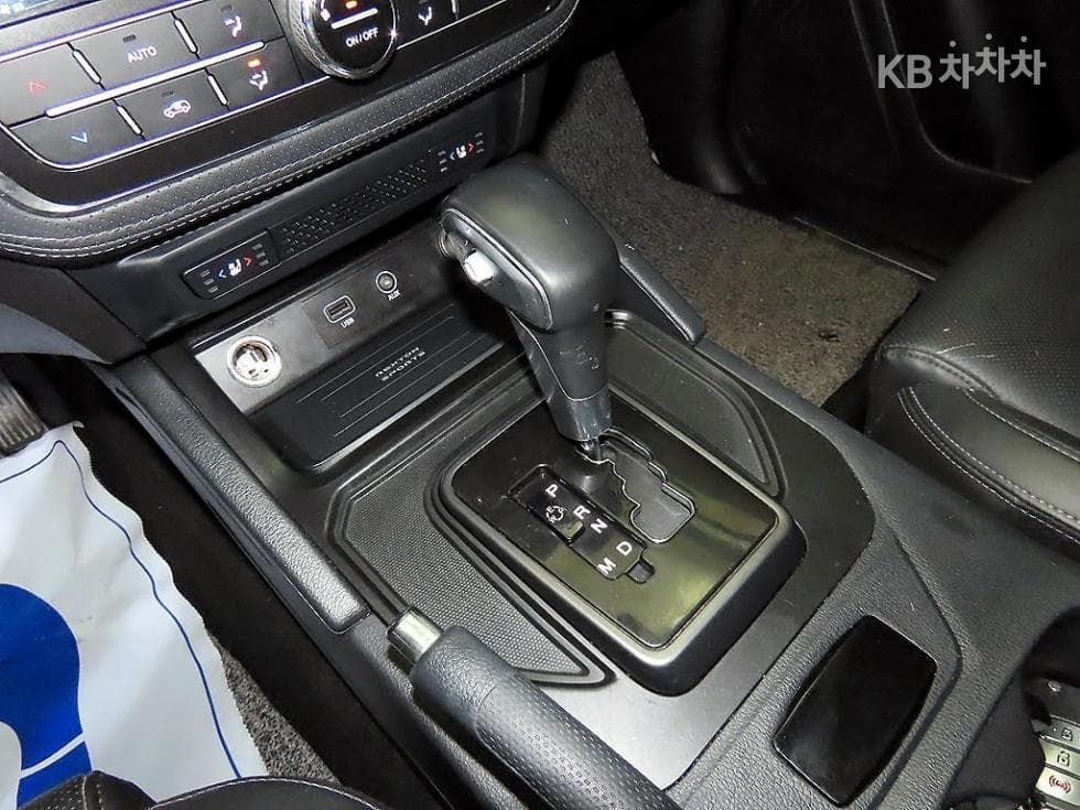 KG Mobility The New (facelift) Rexton Sports Khan2.2 2WD Prestige - 12