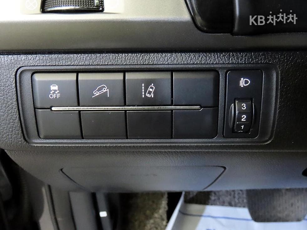 KG Mobility The New (facelift) Rexton Sports Khan2.2 2WD Prestige - 14