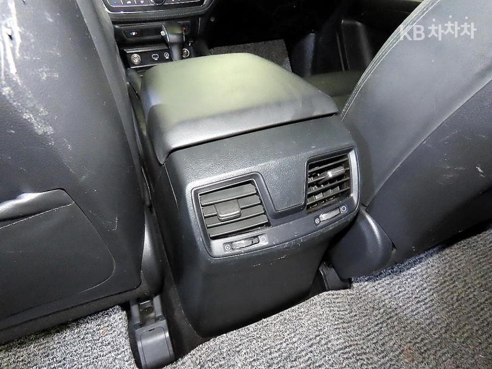 KG Mobility The New (facelift) Rexton Sports Khan2.2 2WD Prestige - 17
