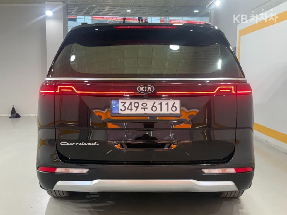 Kia Carnival 4th generationD2.2 9-seater Signature - 3