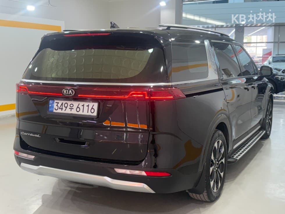 Kia Carnival 4th generationD2.2 9-seater Signature - 4