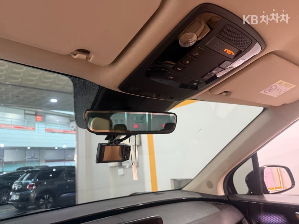 Kia Carnival 4th generationD2.2 9-seater Signature - 8