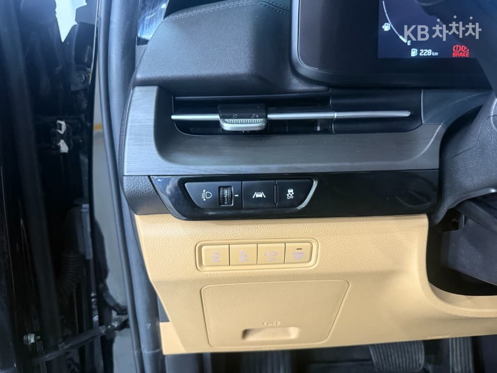 Kia Carnival 4th generationD2.2 9-seater Signature - 13