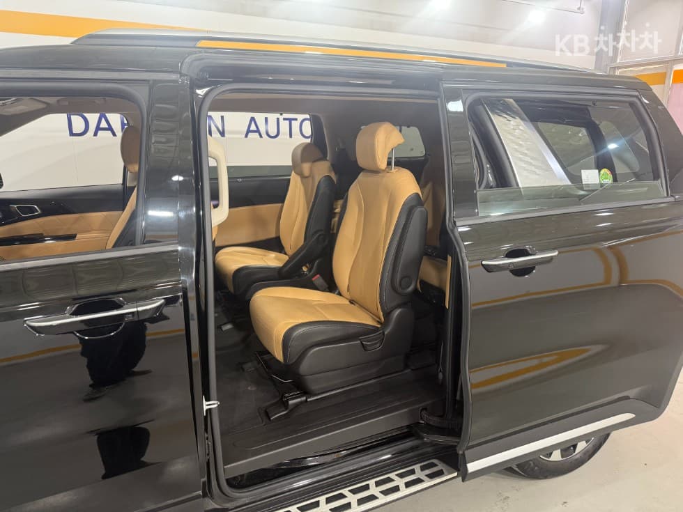 Kia Carnival 4th generationD2.2 9-seater Signature - 15