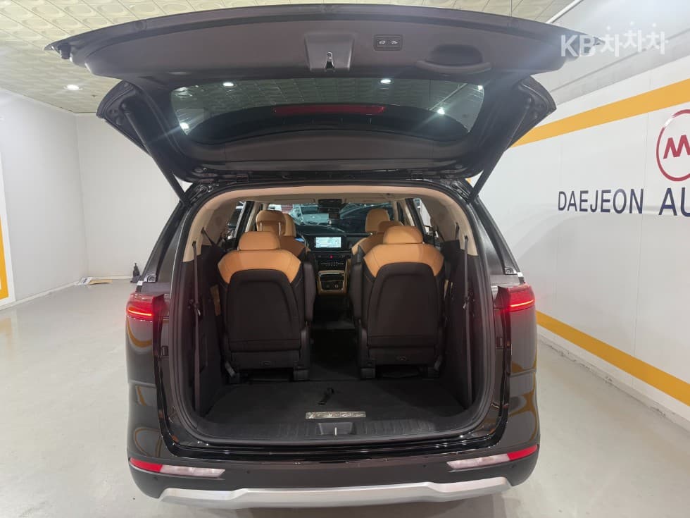 Kia Carnival 4th generationD2.2 9-seater Signature - 16