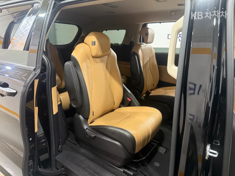 Kia Carnival 4th generationD2.2 9-seater Signature - 17