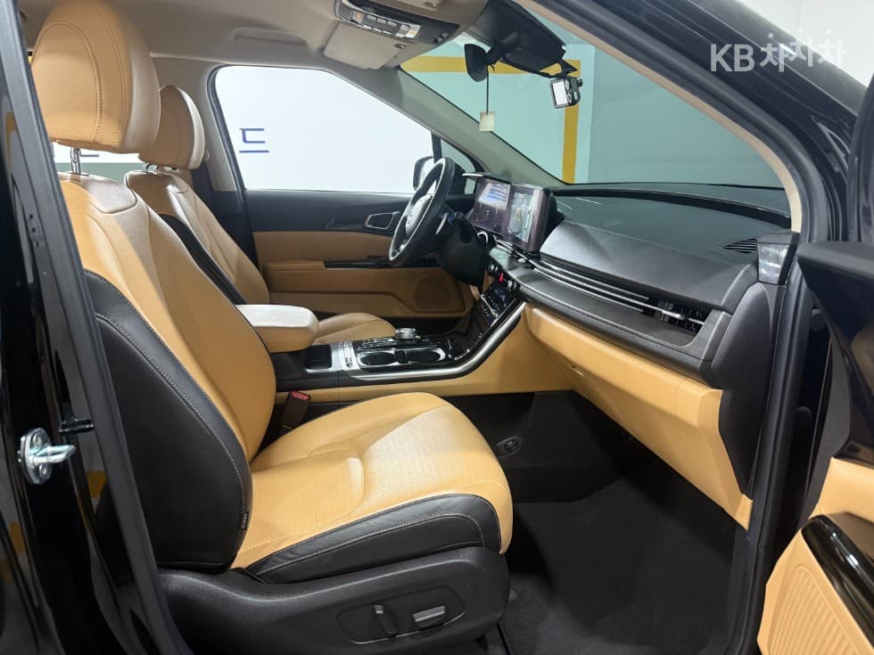 Kia Carnival 4th generationD2.2 9-seater Signature - 18