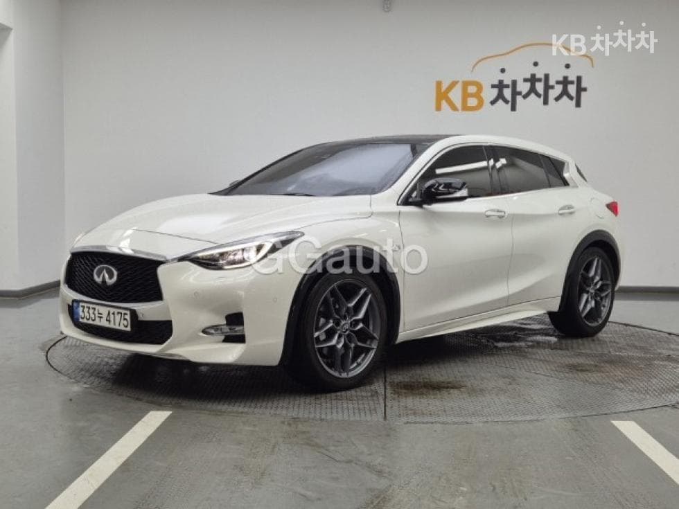 Seater피니티 Q30 2.0t Premium 시티 블랙 - Image 1