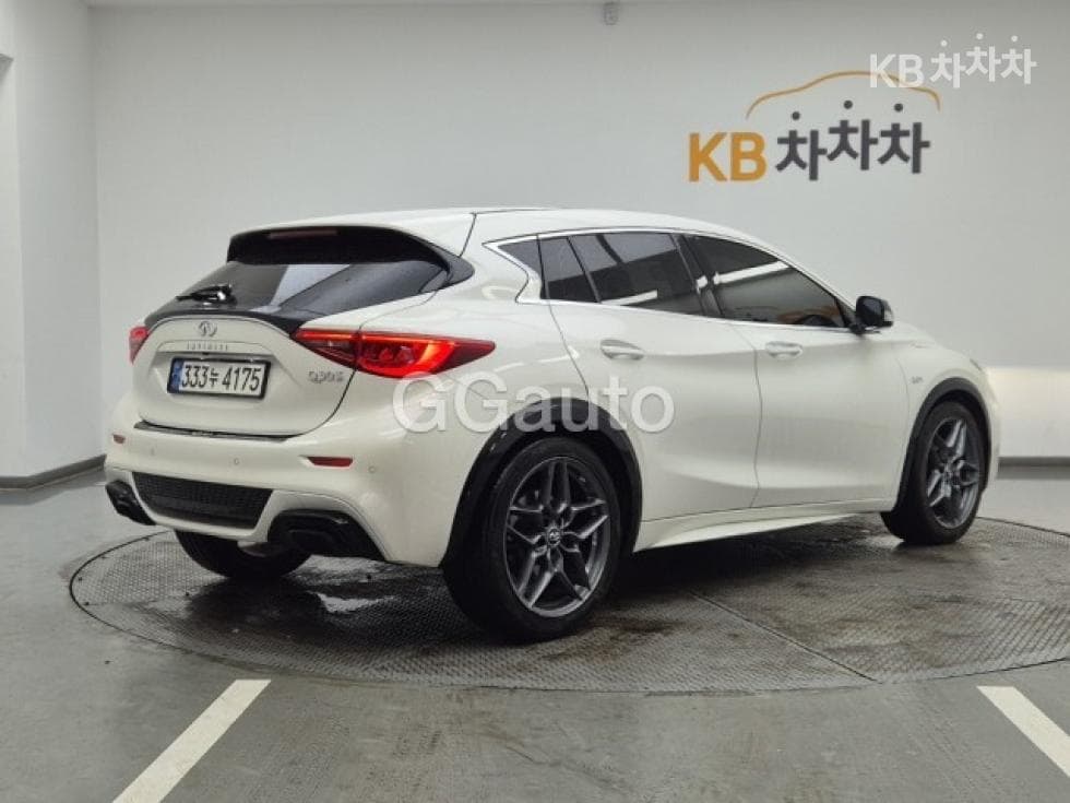 Seater피니티 Q302.0t Premium 시티 블랙 - 4