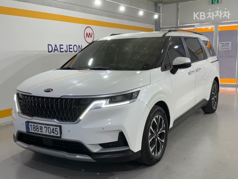 Kia Carnival 4th generation D2.2 9-seater Prestige - Image 1