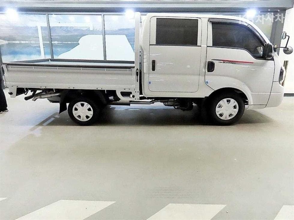 Kia The New (facelift) Bongo 3 (light truck)LPG 1 Ton Double Cab Extra Long 2WD GL - 3