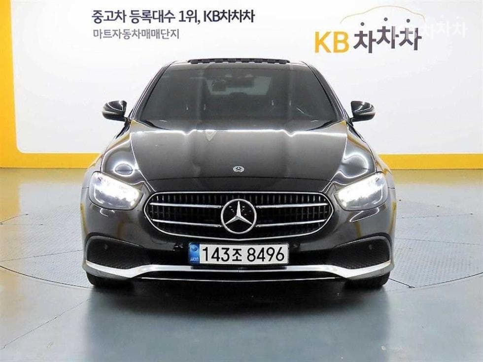 Mercedes-Benz E-Class (W213) E250 Avantgarde - Image 1