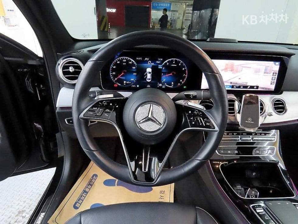 Mercedes-Benz E-Class (W213)E250 Avantgarde - 9