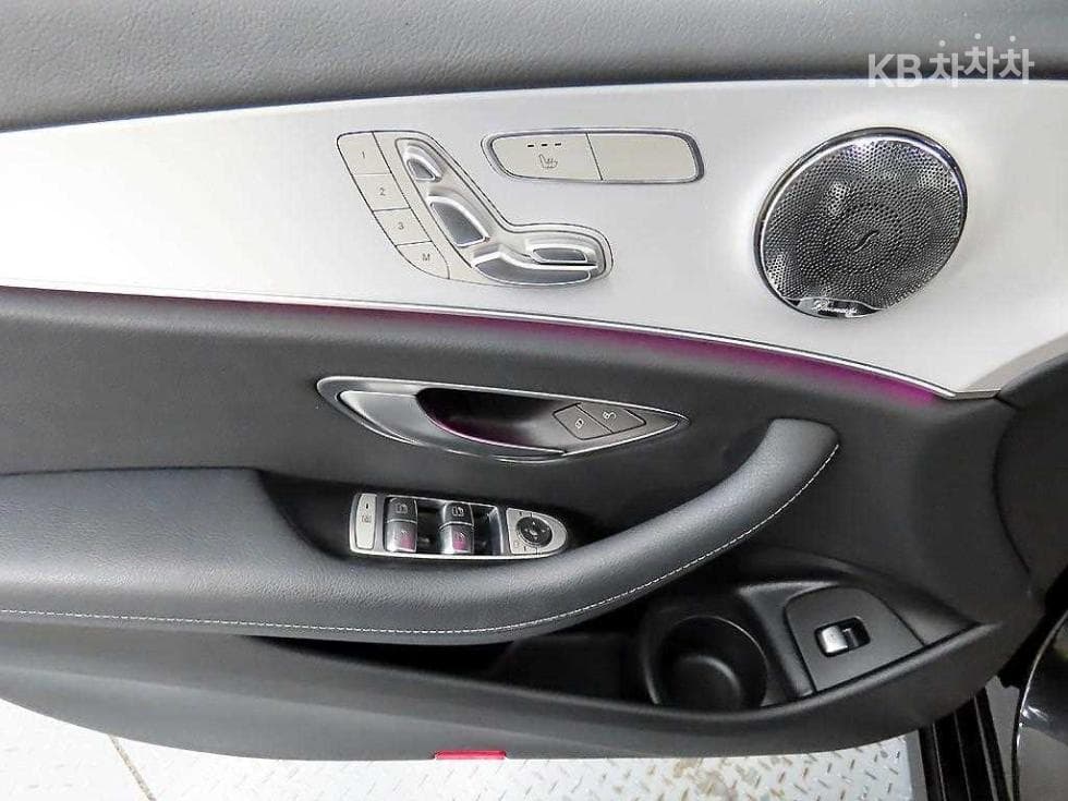 Mercedes-Benz E-Class (W213)E250 Avantgarde - 11