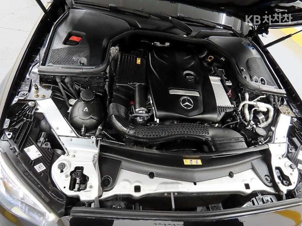 Mercedes-Benz E-Class (W213)E250 Avantgarde - 19