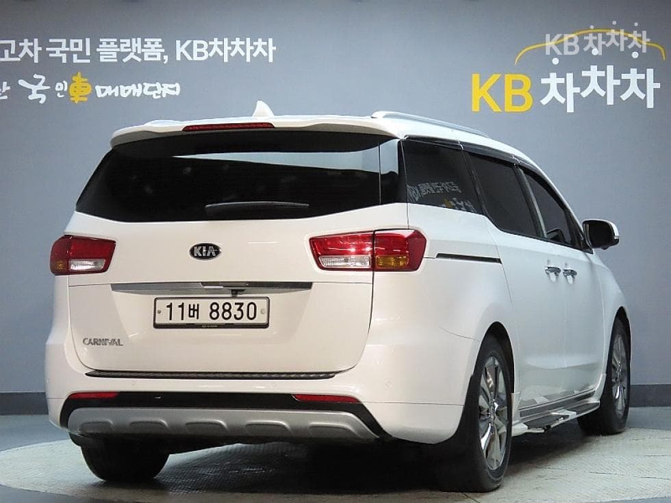 Kia All New Carnival9-seater 2.2 Diesel Prestige - 2