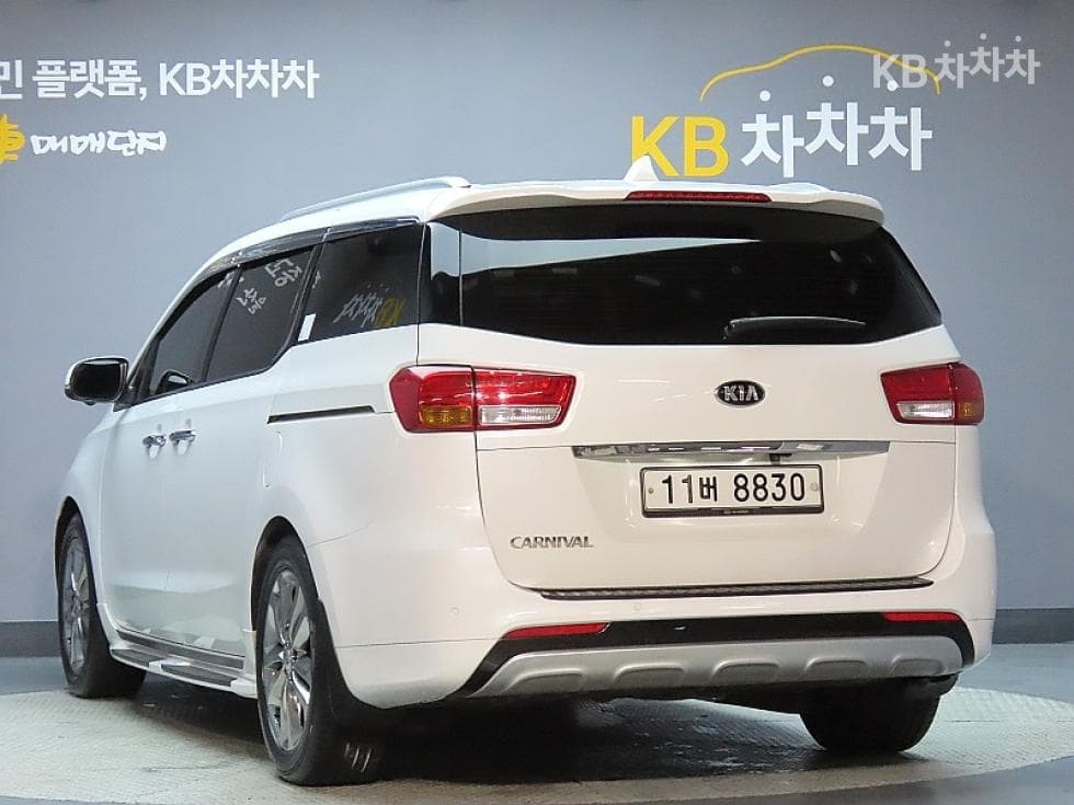 Kia All New Carnival9-seater 2.2 Diesel Prestige - 4