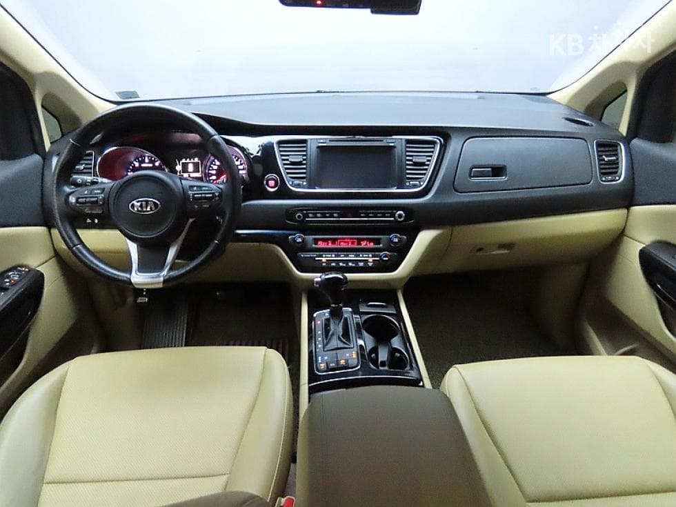 Kia All New Carnival9-seater 2.2 Diesel Prestige - 6
