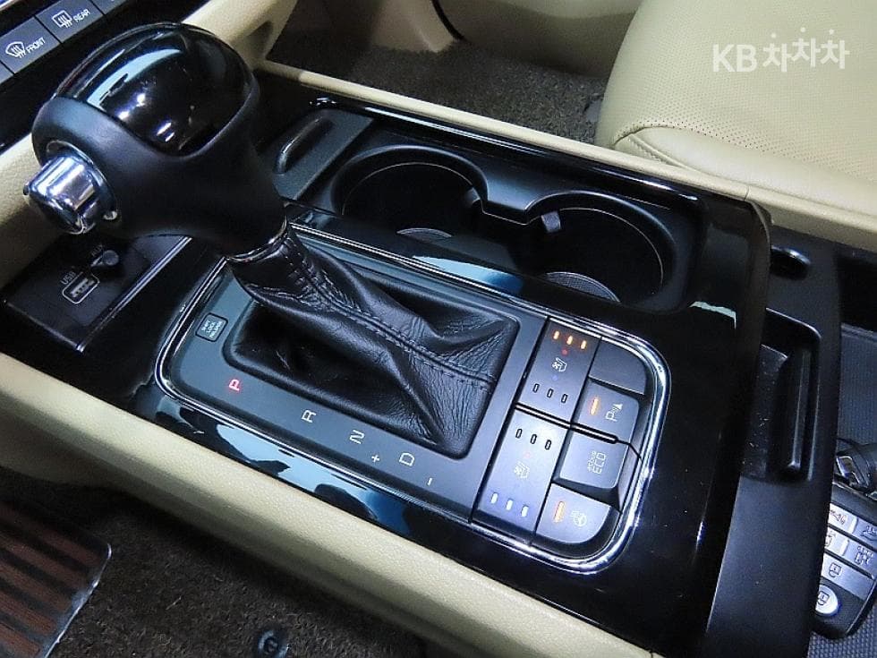 Kia All New Carnival9-seater 2.2 Diesel Prestige - 9