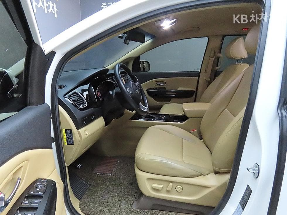 Kia All New Carnival9-seater 2.2 Diesel Prestige - 10