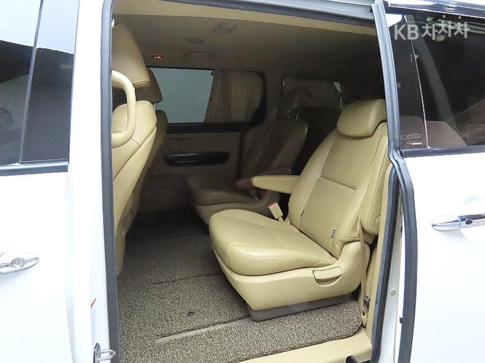 Kia All New Carnival9-seater 2.2 Diesel Prestige - 11