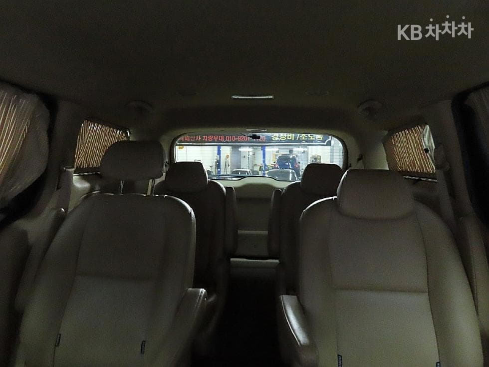 Kia All New Carnival9-seater 2.2 Diesel Prestige - 12