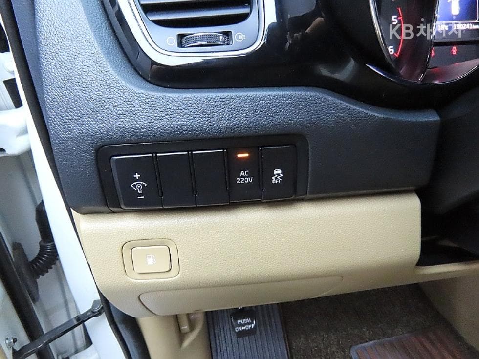 Kia All New Carnival9-seater 2.2 Diesel Prestige - 13