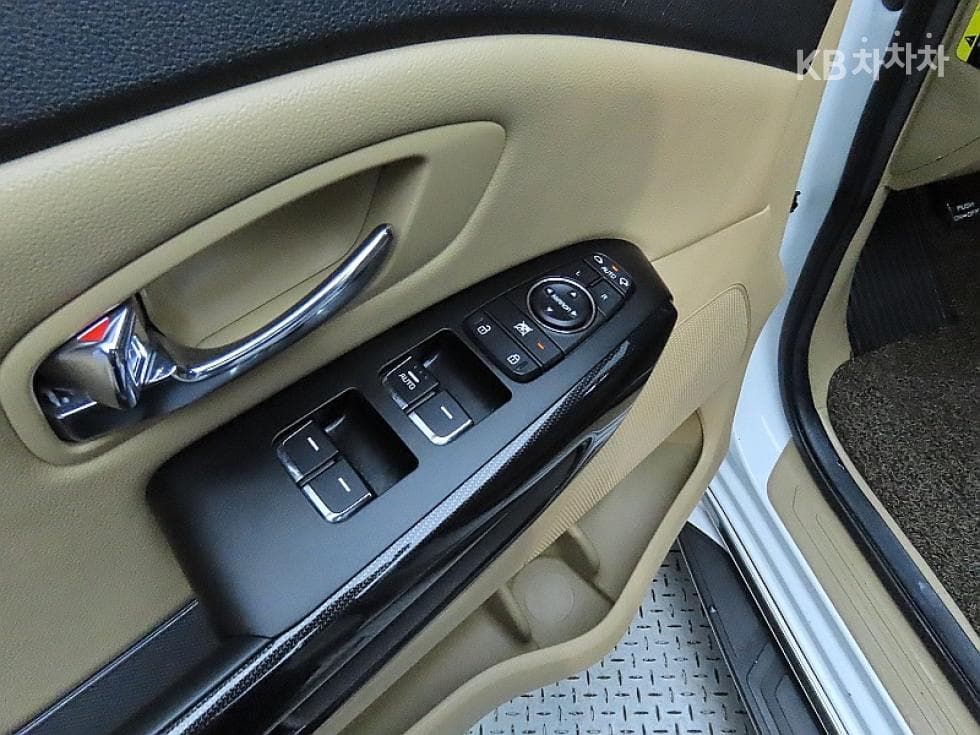 Kia All New Carnival9-seater 2.2 Diesel Prestige - 14