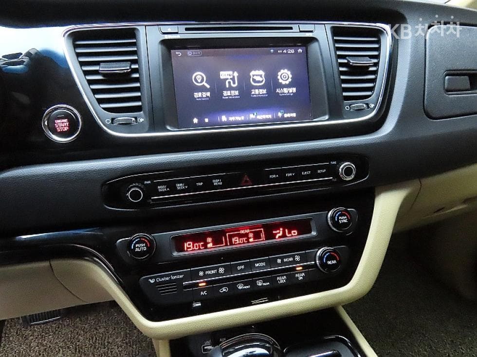 Kia All New Carnival9-seater 2.2 Diesel Prestige - 17