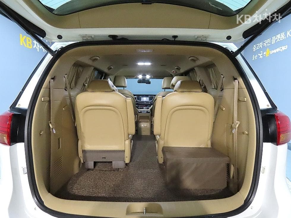 Kia All New Carnival9-seater 2.2 Diesel Prestige - 19