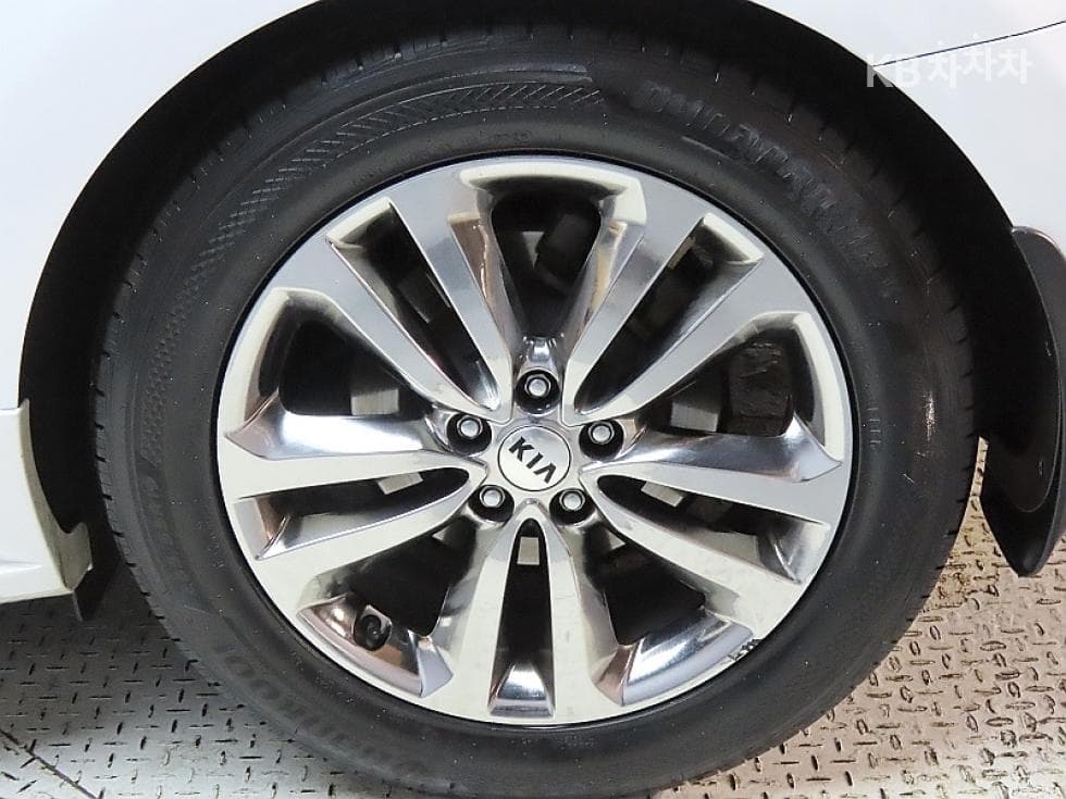 Kia All New Carnival9-seater 2.2 Diesel Prestige - 20