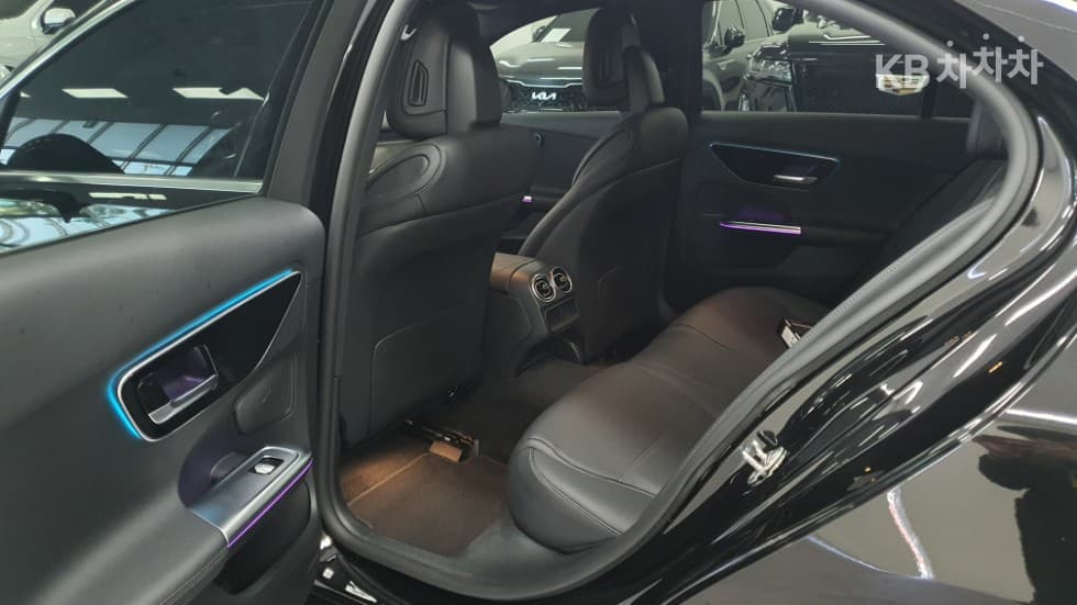 Mercedes-Benz The New (facelift) C-ClassC300 e 4Matic AMG Line - 10