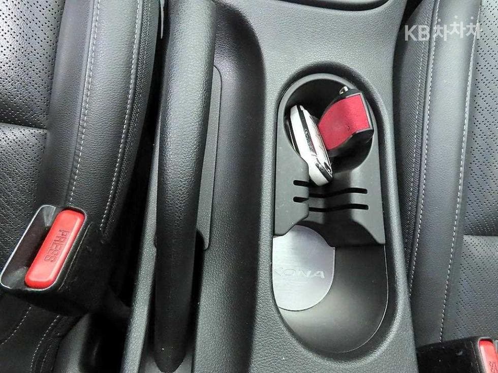 Хюндай Kona1.6 Турбо Premium - 12