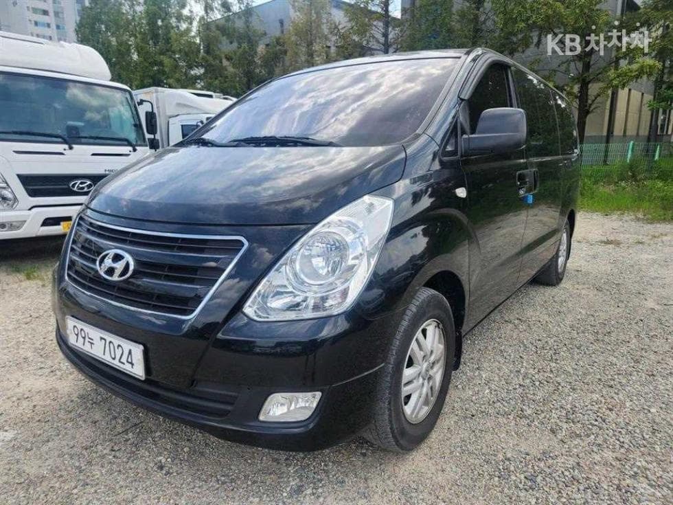 Hyundai Grand Starex5-seater Van Modern - 5