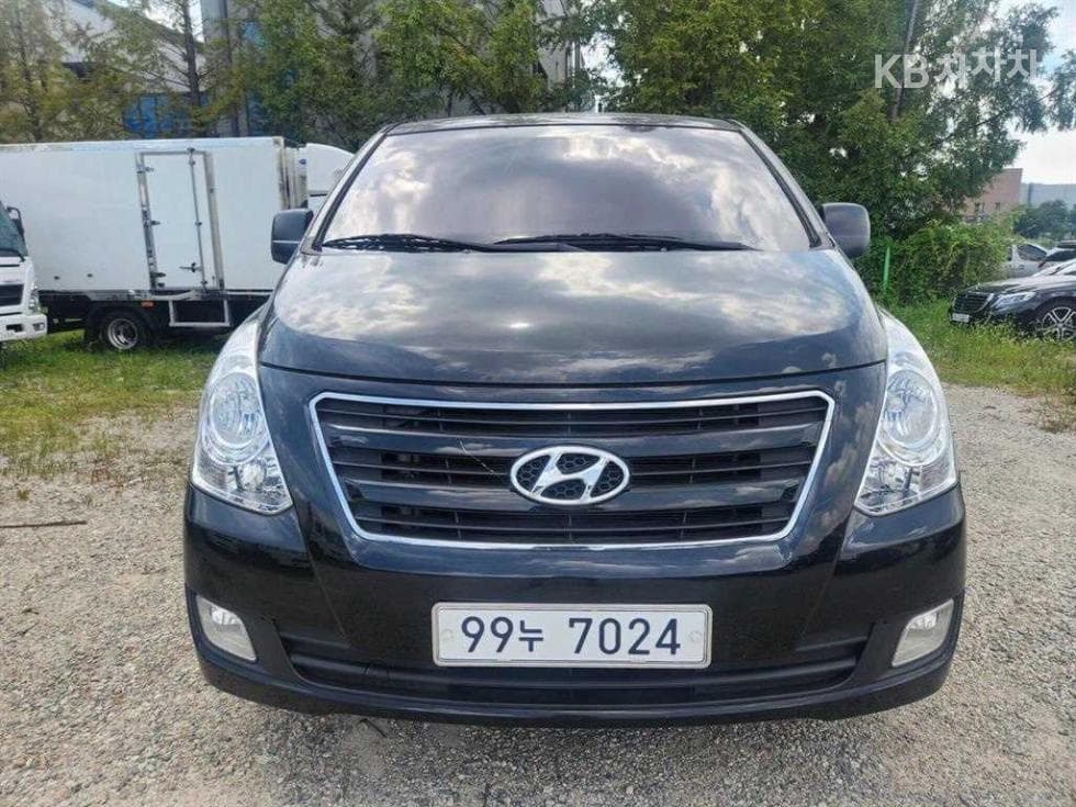 Hyundai Grand Starex5-seater Van Modern - 6