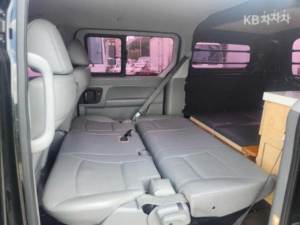 Hyundai Grand Starex5-seater Van Modern - 10