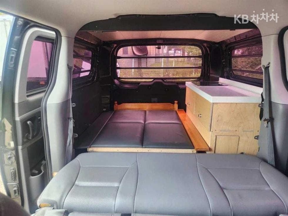 Hyundai Grand Starex5-seater Van Modern - 11