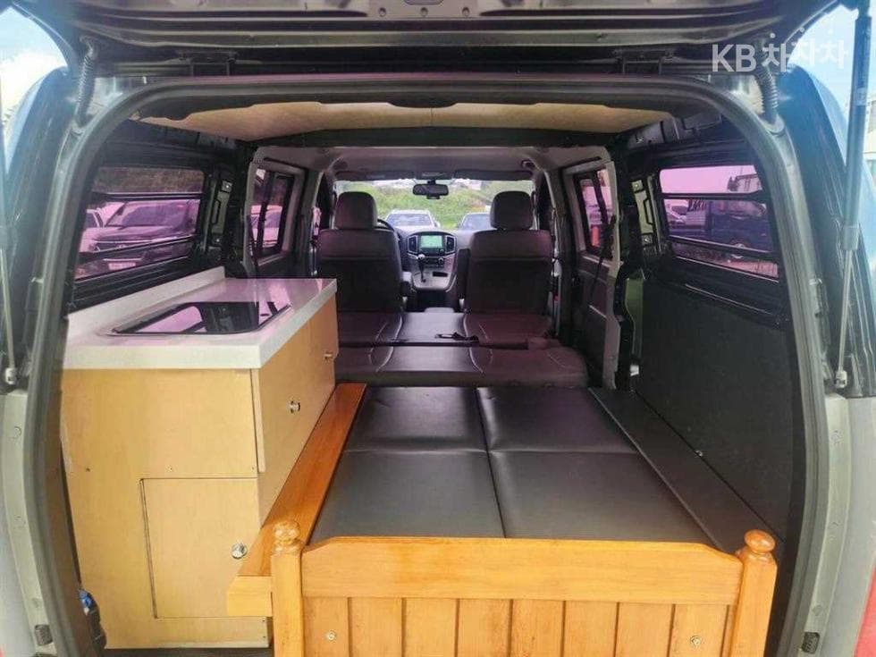 Hyundai Grand Starex5-seater Van Modern - 12