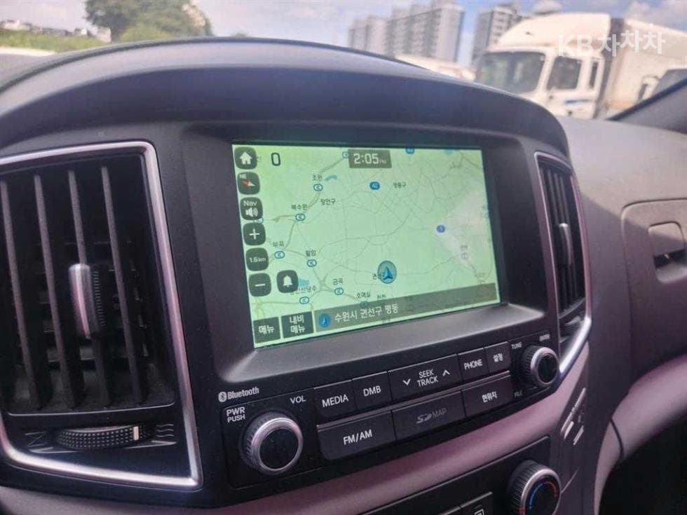 Hyundai Grand Starex5-seater Van Modern - 17