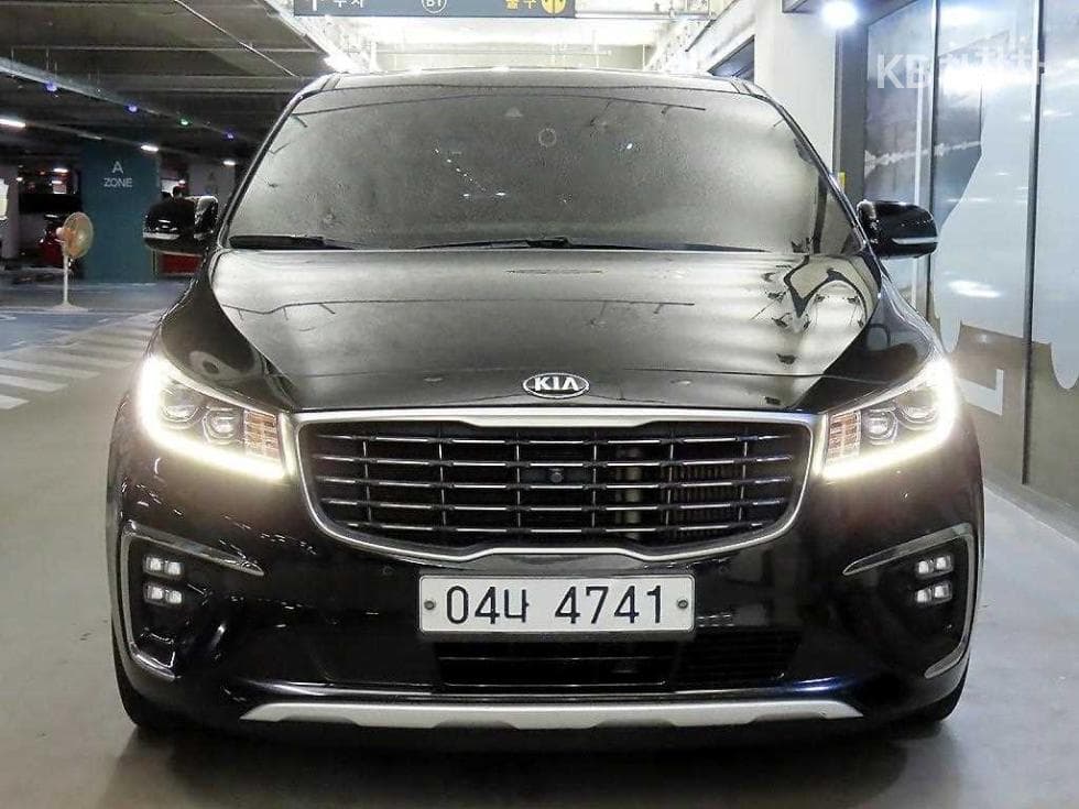 Kia The New (facelift) Carnival9-seater 2.2 Diesel Prestige - 2