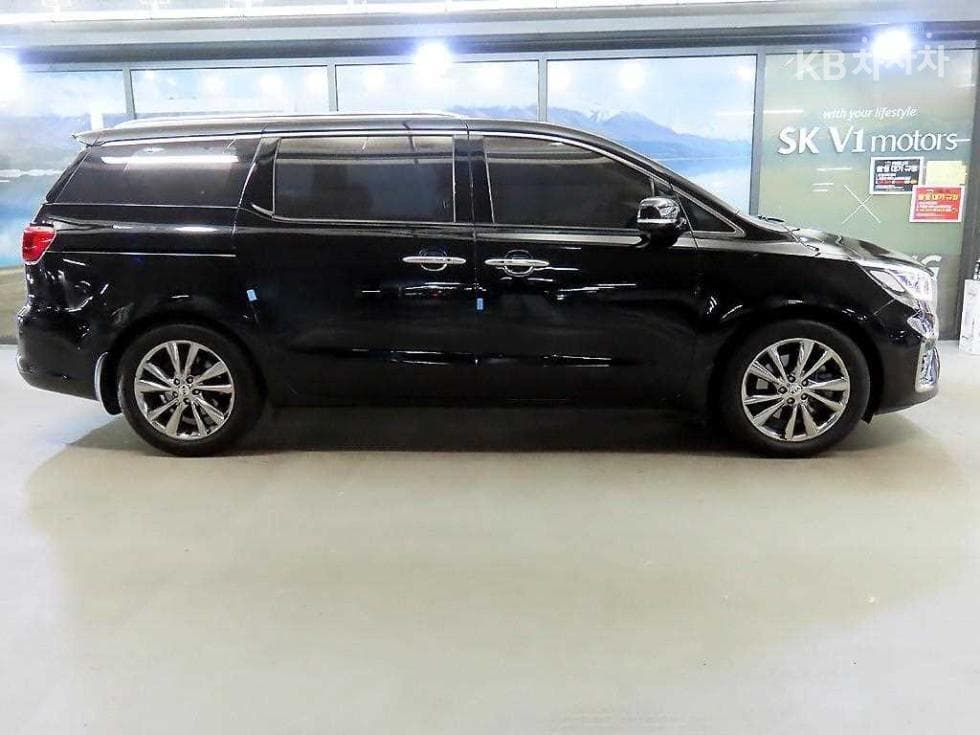 Kia The New (facelift) Carnival9-seater 2.2 Diesel Prestige - 3